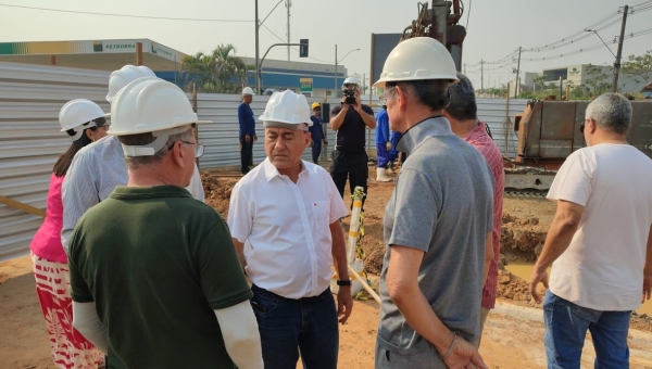 Bocalom visita obras do viaduto da AABB: "Iremos marcar a história de Rio Branco"